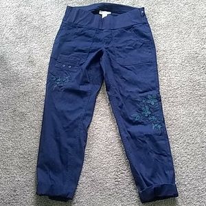 Maternity cropped pants